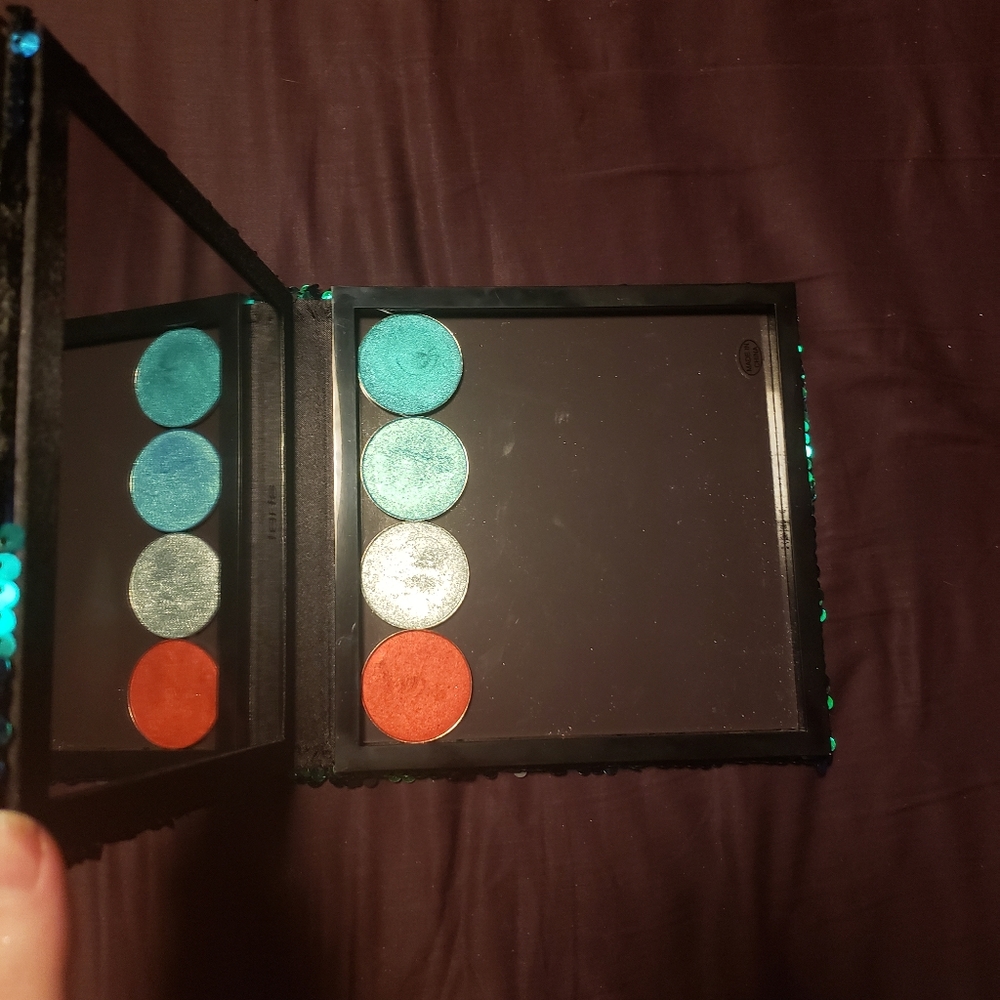 JD Glow Shadow Bundle (Palette included)